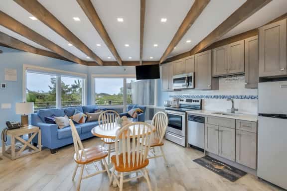 Unit 1021: Studio | 2nd Floor-Pool View | Starfish - Image 1