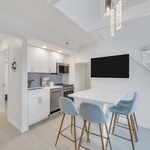 Unit 2021: 1-Bedroom with Loft | 2nd Floor-Bay View | Court Side - Image 1