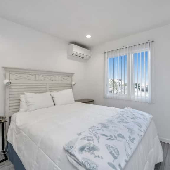 Unit 2022: 1-Bedroom with Loft | 2nd Floor-Bay View | Court Side - Image 1